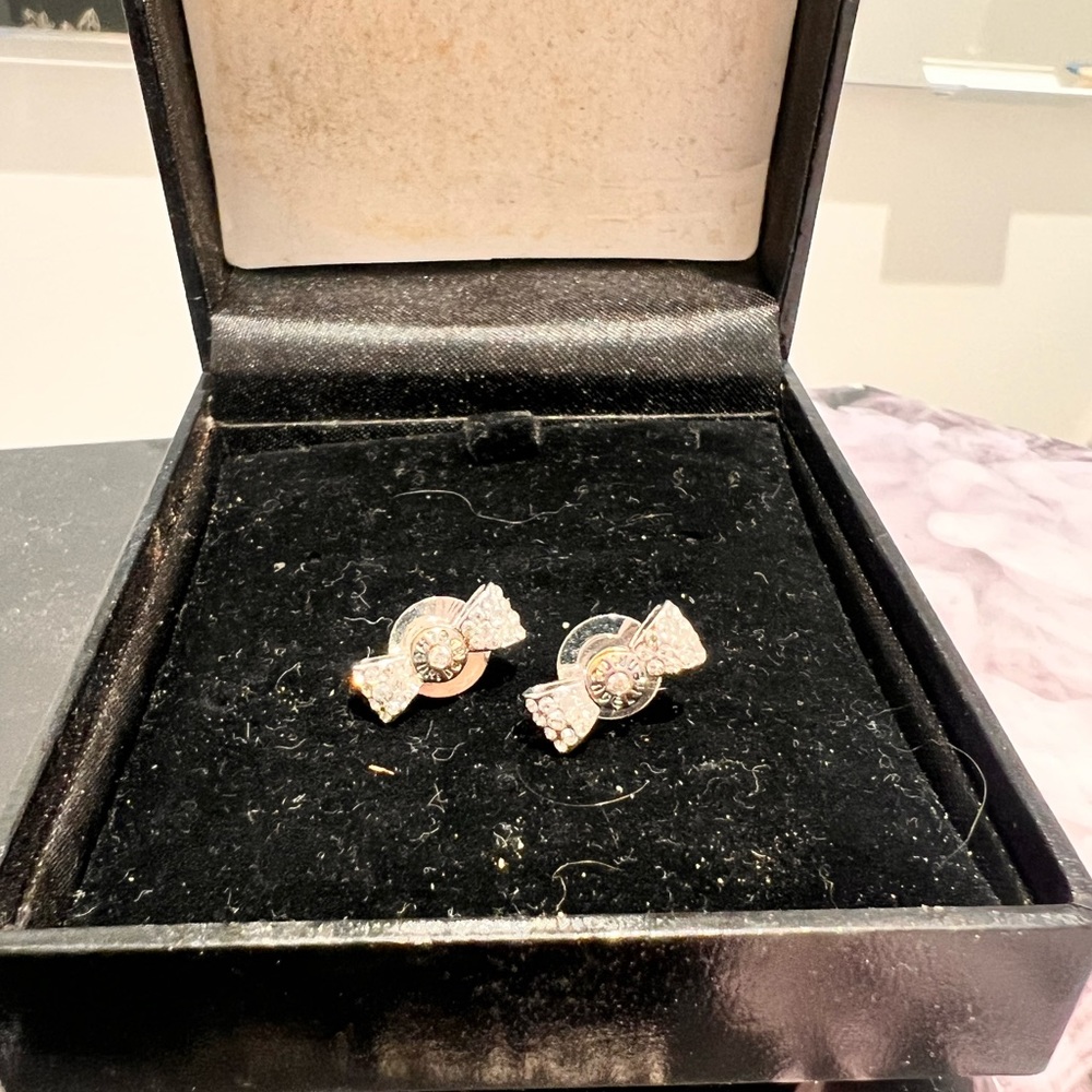 Henri Bendel Bow earrings